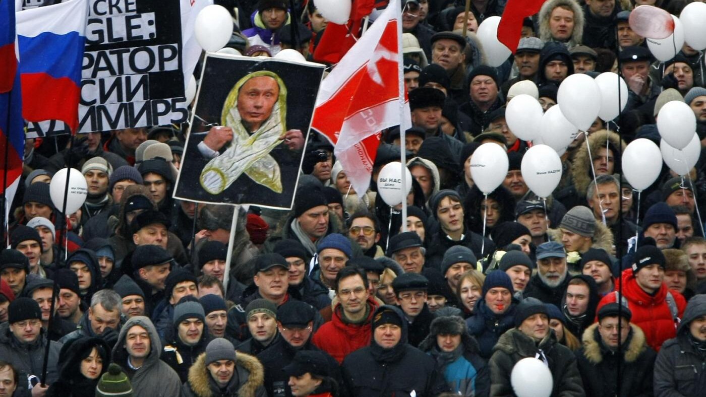 Dopo le manifestazioni dei giorni scorsi, anche ieri migliaia di russi in piazza contro il governo e il presidente Vladimir Putin accusato di brogli elettorali nelle recenti elezioni.