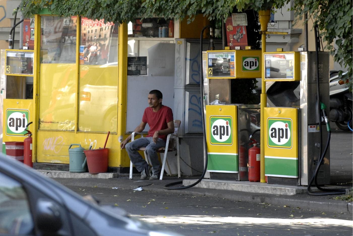 la corsa folle del prezzo della benzina non si ferma col nuovo anno