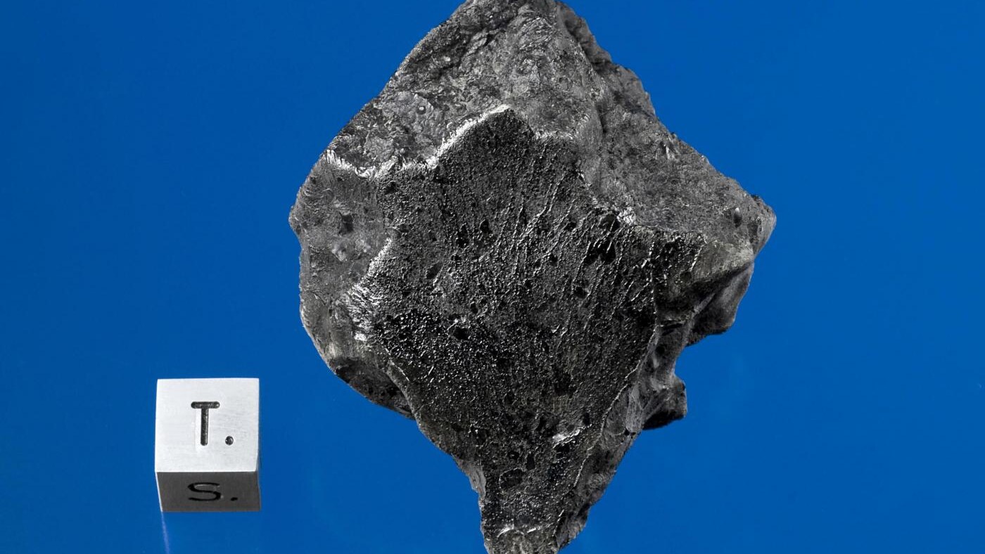 Dopo diversi mesi di studi ed analisi arriva la conferma dalla NASA, quei sassi precipitati dal cielo nel pieno deserto del Marocco nel luglio scorso vengono da Marte. Non è la prima volta che una roccia proveniente dal pianeta rosso viene a visitare la Terra.
