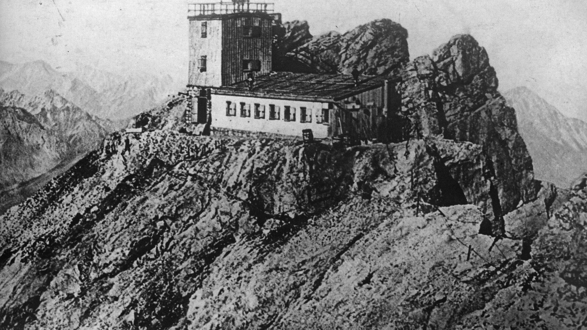Un piccolo tesoro, riemerso casualmente da alcuni ambienti di Fontainebleau che erano chiusi dal 2005. Annotazioni meteo che partono dal 1797 per arrivare fino al 1960, una risorsa utilissima per gli studiosi che si occupano dei cambiamenti climatici.