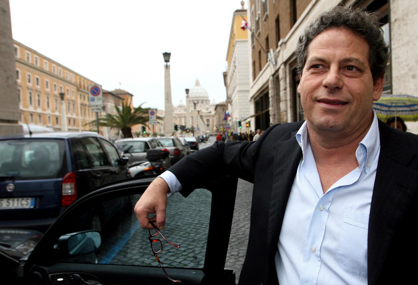 Dopo le dure polemiche all'interno del centrosinistra, che senza le primarie rischia di presentarsi alle elezioni con candidati diversi, anche nel centrodestra nuovo colpo di scena con l'Onorevole Miccichè che annuncia la sua candidatura a Palazzo delle Aquile con la propria lista di Grande Sud.