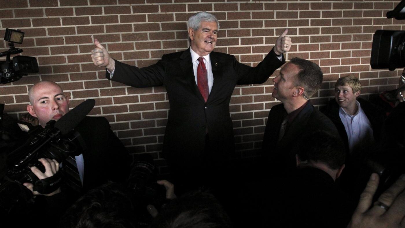A sorpresa Newt Gingrich ha battuto con oltre dieci punti di differenza il favorito della vigilia Mitt Romney, aprendo completamente la corsa alla candidatura per la Casa Bianca dei Repubblicani. Molto più indietro gli altri due contendenti Santorum, proclamato vincitore in Iowa, e Ron Paul.