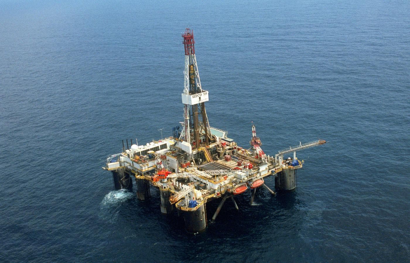 Nonostante la Shell continui a minimizzare la portata dell'evento, da molte fonti giunge l'allarme, in mare si sarebbero riversati 40 000 barili di greggio che ora sono arrivati sulle coste.