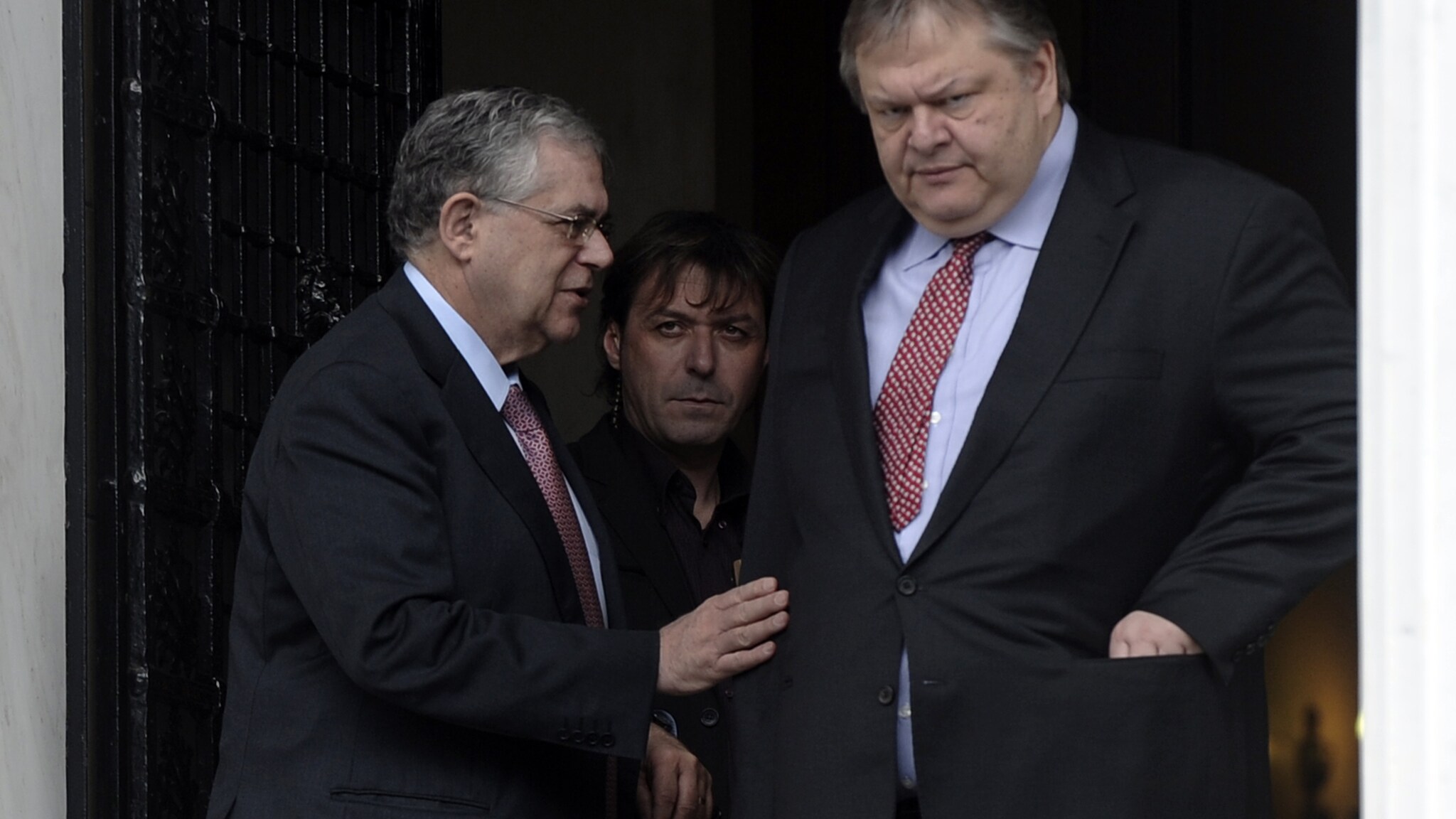 Saranno giorni decisivi quelli del Governo greco di Papademos per trovare l'accordo con i creditori del Paese. Intanto Fmi e Ue impongono nuove misure di austerità e rigore economico per sbloccare i fondi stanziati ad ottobre.