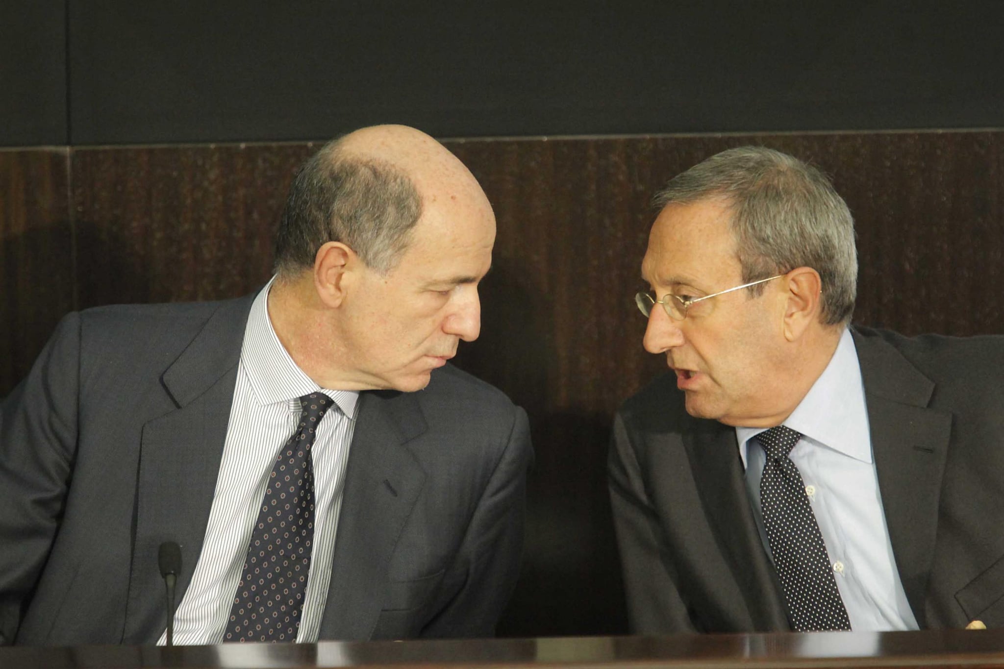Nel corso delle settimane il Governo ha cambiato più volte la bozza di provvedimento su concorrenza e deregulation pressato dalle richieste delle associazioni di categoria e dalle lobby. Il risultato finale è un decreto fatto di molti compromessi e qualche marcia indietro.