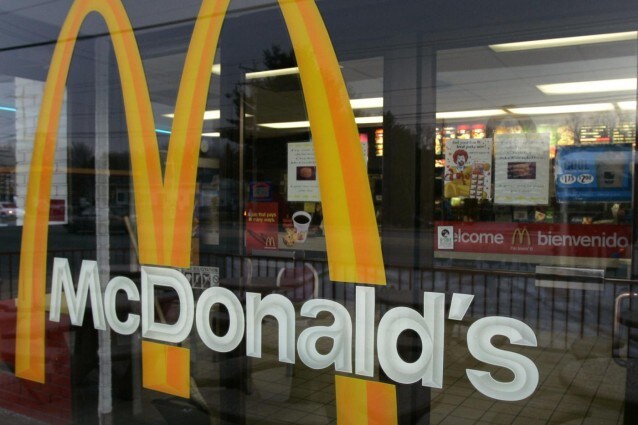 La più nota catena di fast food del mondo ha chiuso i battenti in Bolivia ed ha abbandonato il paese sudamericano. Le ragioni Ai boliviani McDonald's non è mai piaciuto perché fa male all ambiente, alla salute e, soprattutto, alla tradizione e alla cultura di un paese.