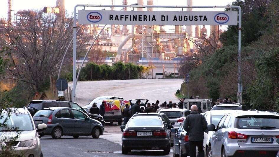 Proteste nei pressi della raffineria di Augusta