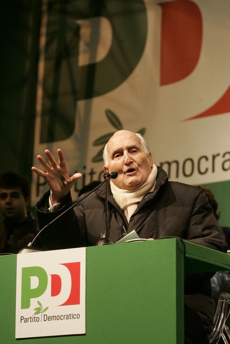 Oscar Luigi Scalfaro durante una manifestazione del Pd