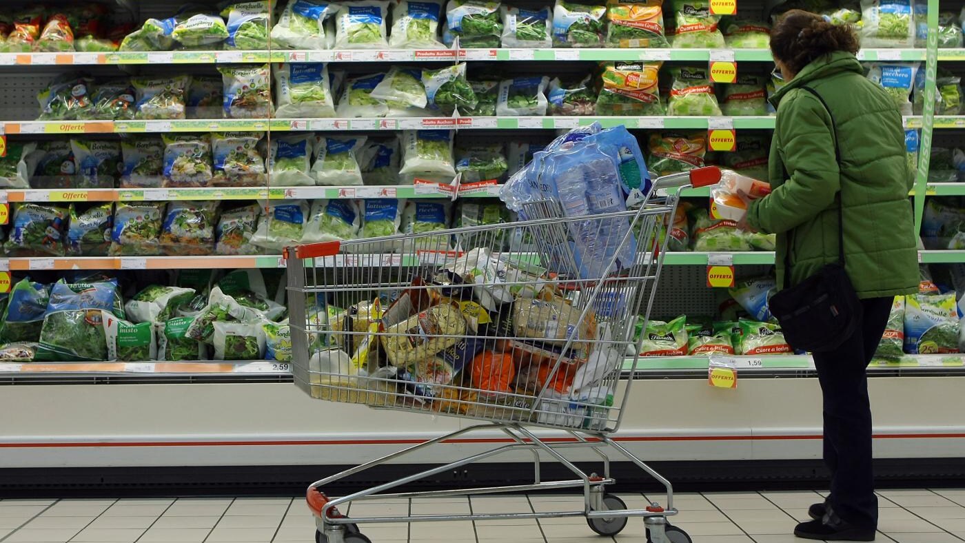 Ogni anno nel mondo circa 1.3 miliardi di tonnellate di cibo vanno perdute o sprecate: un fenomeno che non solo insulta il buon senso ma che comporta anche danni all ambiente e perdite economiche. Domani verrà presentata al Parlamento Europeo la proposta di risoluzione per questo problema, rispetto al quale molte organizzazioni stanno cercando di sensibilizzare autorità ed opinione pubblica.