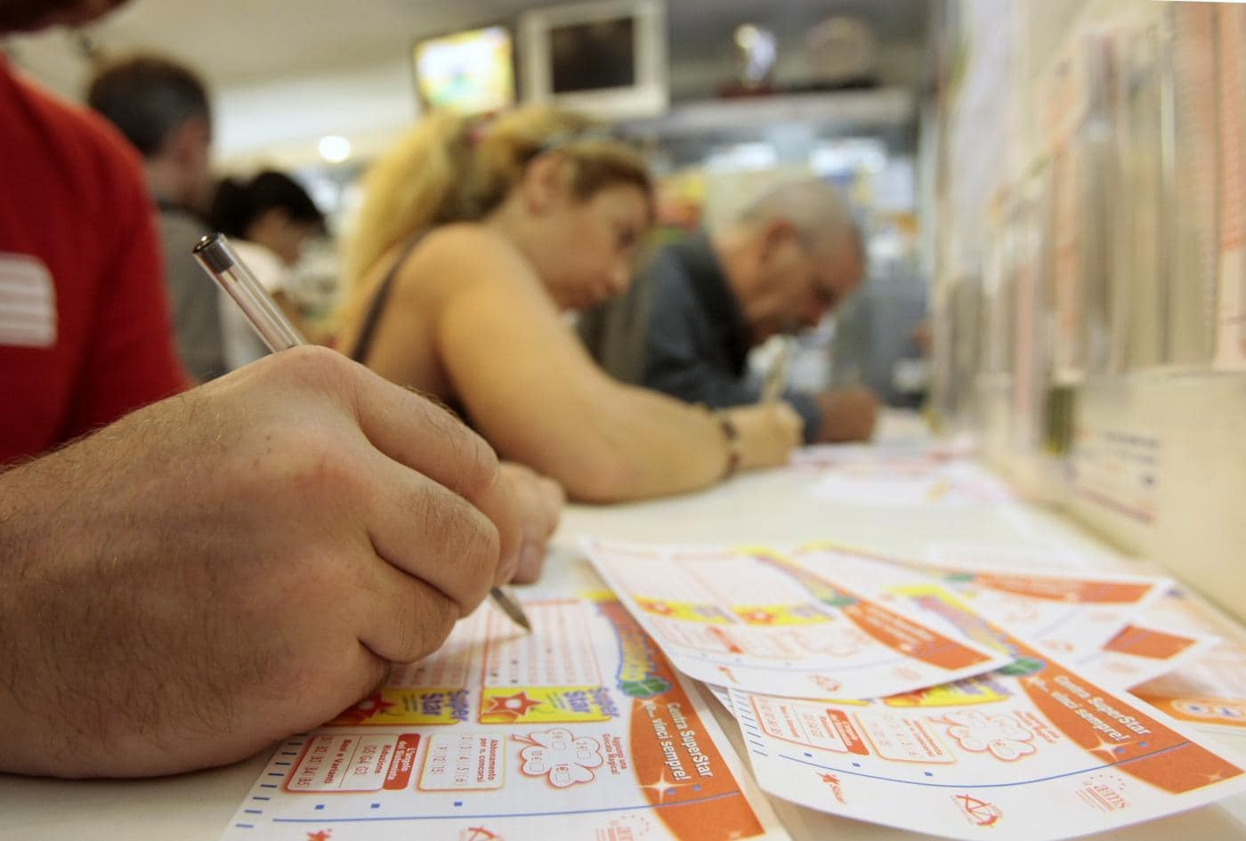 tassati i vincitori di superenalotto win for life e lotterie in generale