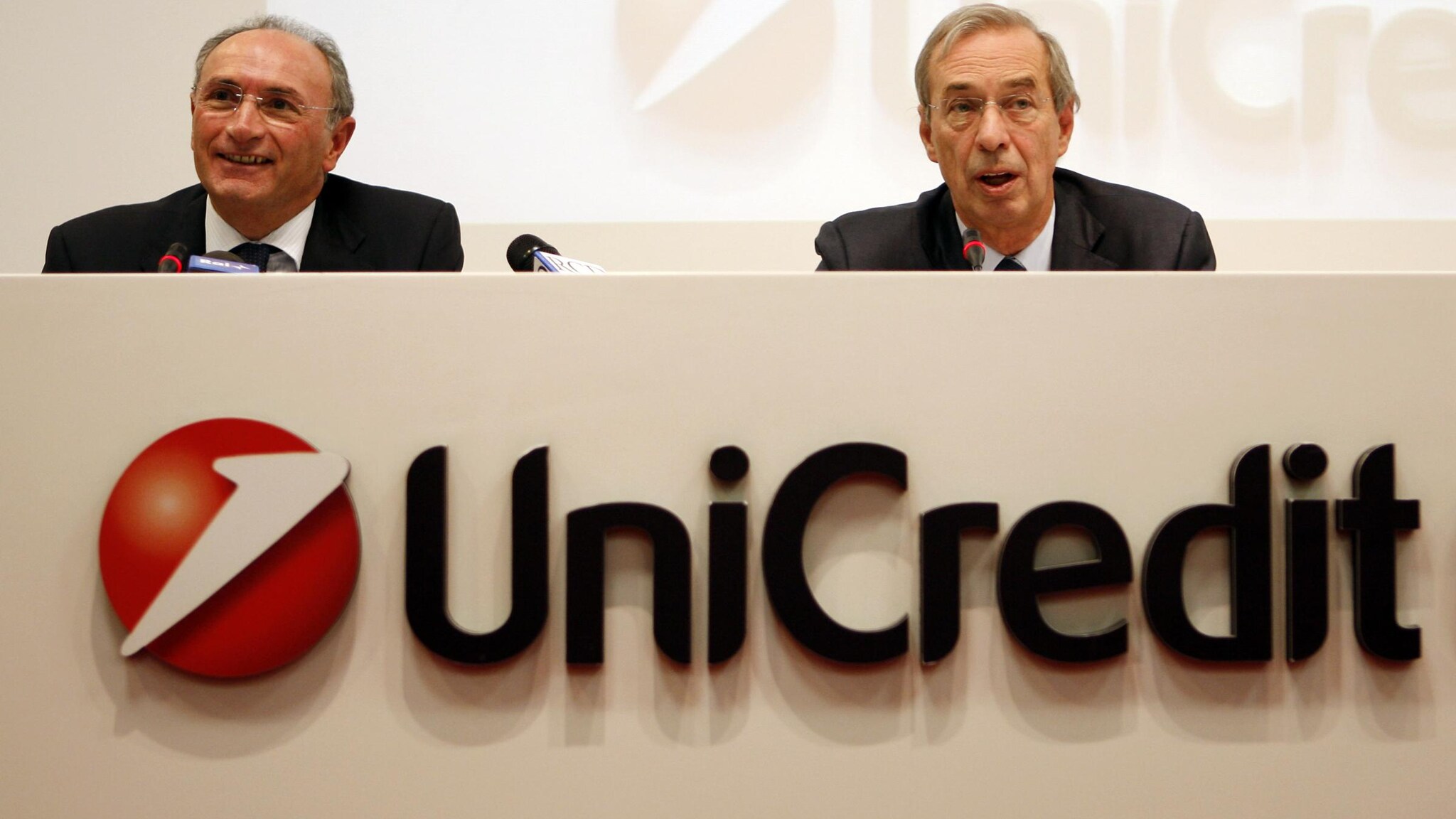 Unicredit sotto aumento
