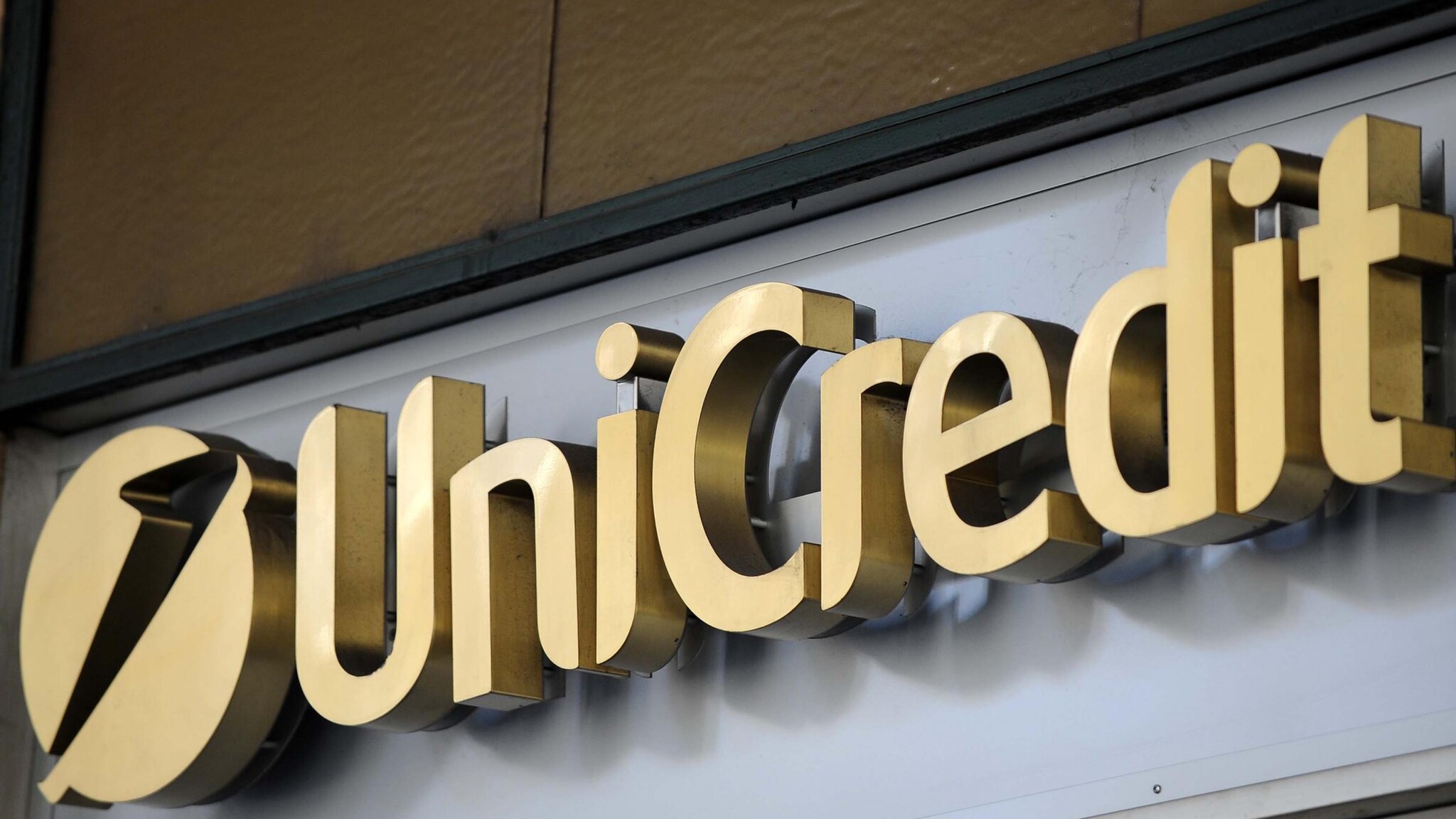 Unicredit vola ancora a Piazza Affari