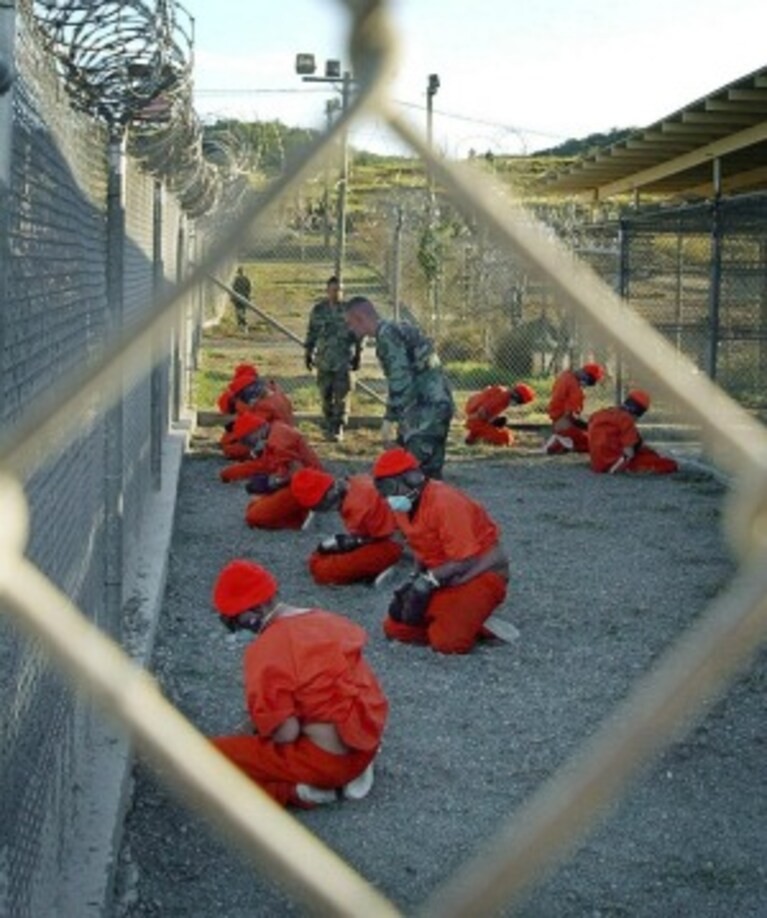 L 11 gennaio del 2002 veniva aperto il campo di prigionia all'interno della base navale statunitense di Guantanamo, sull'isola di Cuba, da allora si sono susseguite le denunce per le sistematiche violazioni dei diritti umani che avvengono nel carcere. Lo racconta Amnesty International nel suo ultimo rapporto.