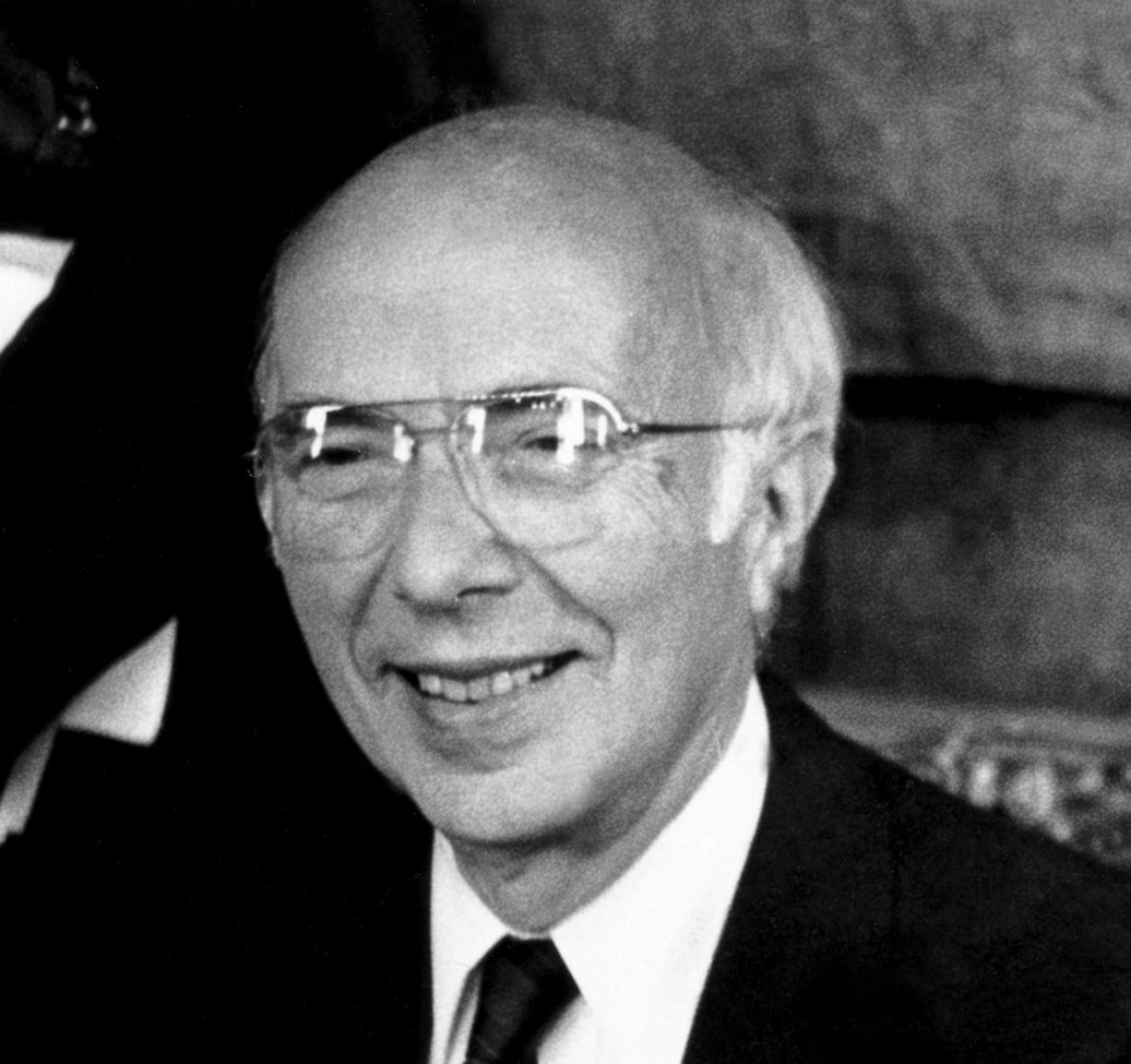 La massima onorificenza, il Nobel per la Medicina, arrivò nel 1975, ma per tutti i suoi 98 anni di vita Renato Dulbecco si è dedicato incessantemente alla ricerca, partecipando al Progetto Genoma Umano e studiando i meccanismi alla base di alcune forme tumorali.