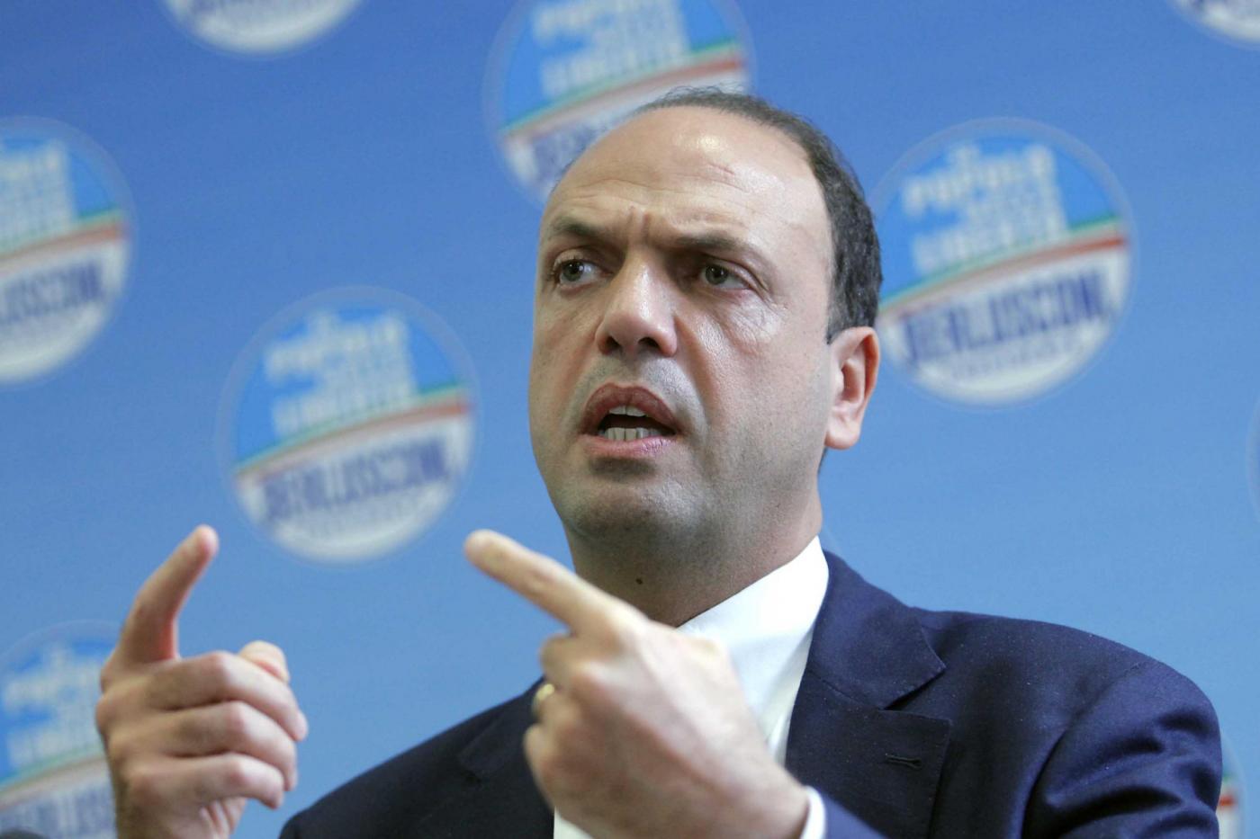 In un'intervista al Giornale il segretario del Pdl conferma le tensioni all'interno del partito ma rivendica il buon lavoro svolto con i congressi per evitare ulteriori spaccature interne al Popolo della Libertà.