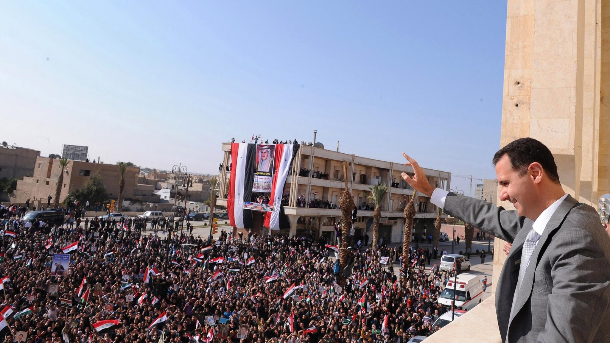 La situazione in Siria è drammatica e Homs è da giorni sotto le bombe delle forze di sicurezza di Assad che stanno uccidendo decine e decine di civili, di militari e di bambini. Interi distretti sono ormai distrutti e mentre gli Usa iniziano a pensare a un intervento militare la Ue ribadisce il suo no.