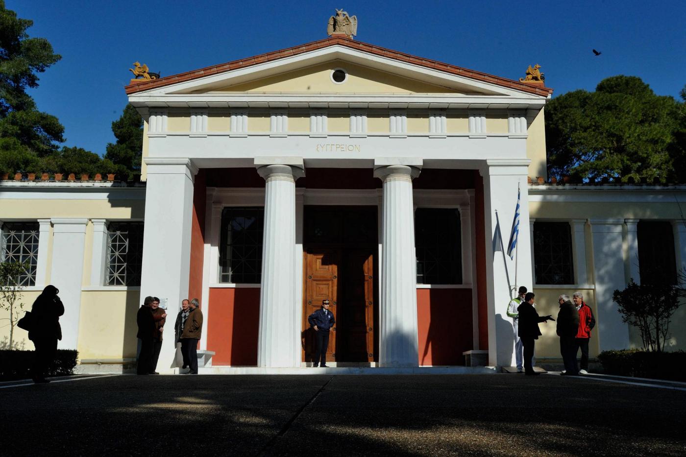 oltre 60 preziosi reperti rubati nel museo in grecia