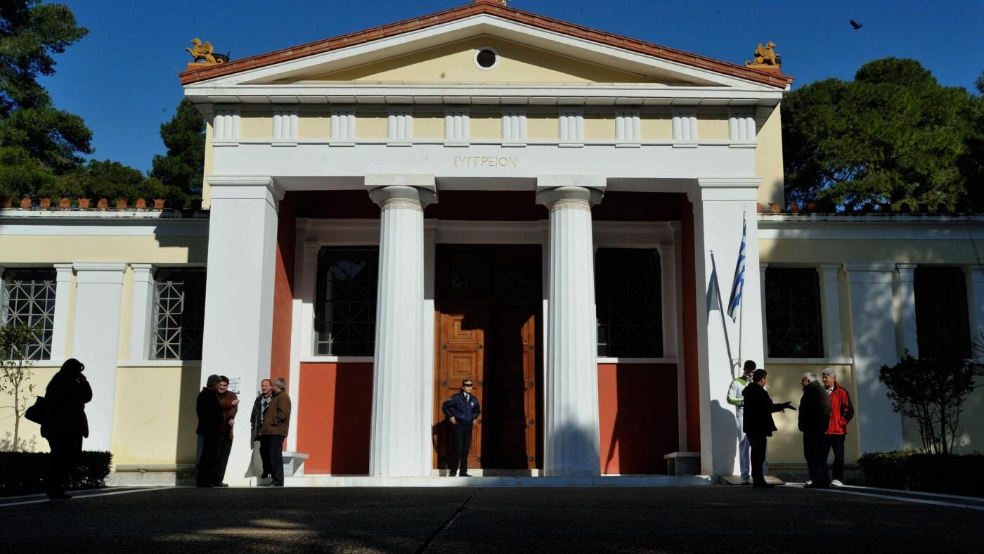 oltre 60 preziosi reperti rubati nel museo in grecia
