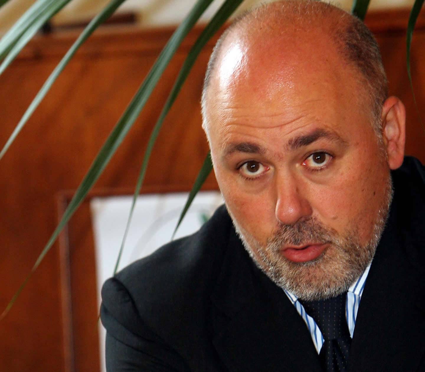 Il parlamentare del Pd sarebbe pronto a restituire una parte dei soldi rubati dalle casse dell'ex partito della Margherita e a chiedere il patteggiamento nel processo, intanto tra gli ex centristi si scatenano sospetti e polemiche sul mancato controllo dell'operato dell'ex tesoriere.