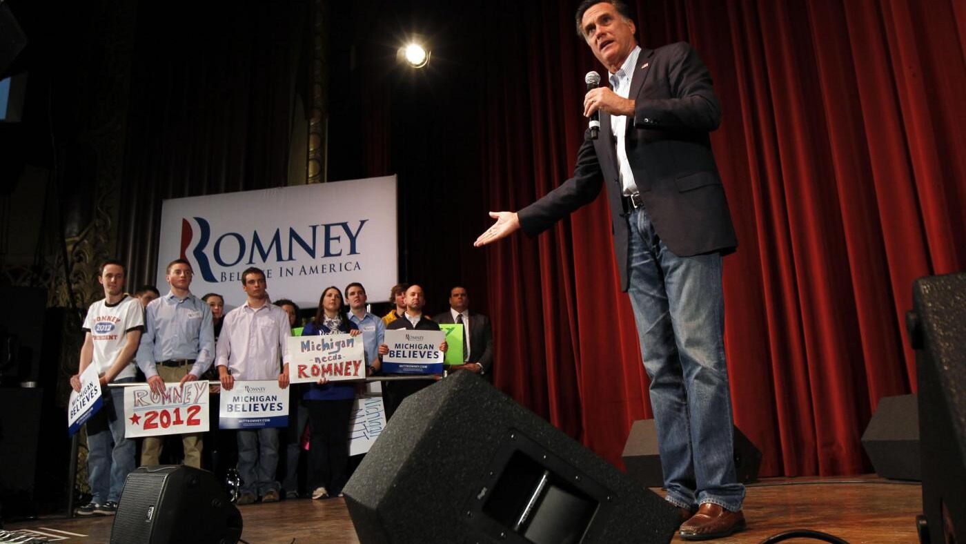 Doppia vittoria dell'ex Governatore del Massachusetts nella corsa alla candidatura Repubblicana per le presidenziali Usa. Netto il divario con Rick Santorum in Arizona, mentre risicato è il successo in Michigan.