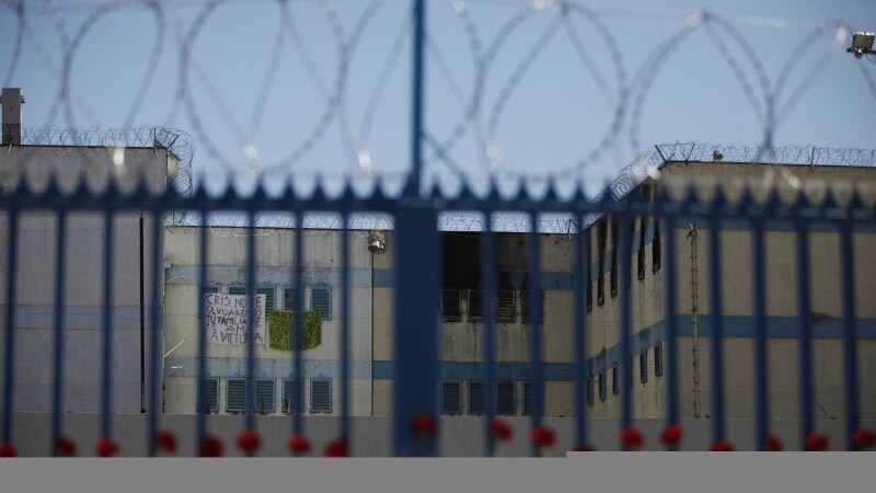 Il rogo si è sviluppato nella notte nel carcere di Comayagua, a nord della capitale del Paese. Non si esclude, anche se meno probabile, la possibilità che l’incendio sia stato appiccato dagli stessi detenuti in rivolta. Il bilancio ancora provvisorio parla di almeno 357 morti.