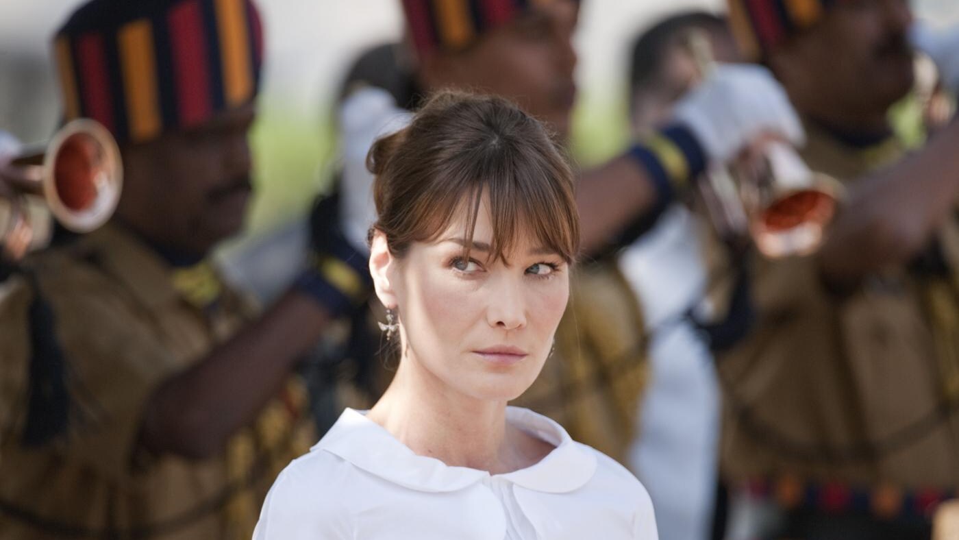 statua di carla bruni