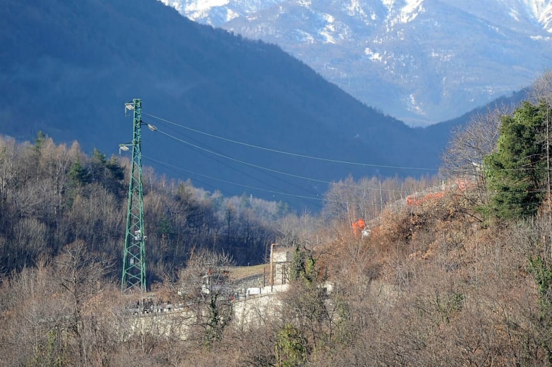 Il leader degli attivisti, in un’intervista a Radio Blackout, ha raccontato cosa stava succedendo poco prima dell’incidente che l’ha ridotto in fin di vita. “Mi attacco ai fili”, minacciava Abbà ai poliziotti sotto di lui.