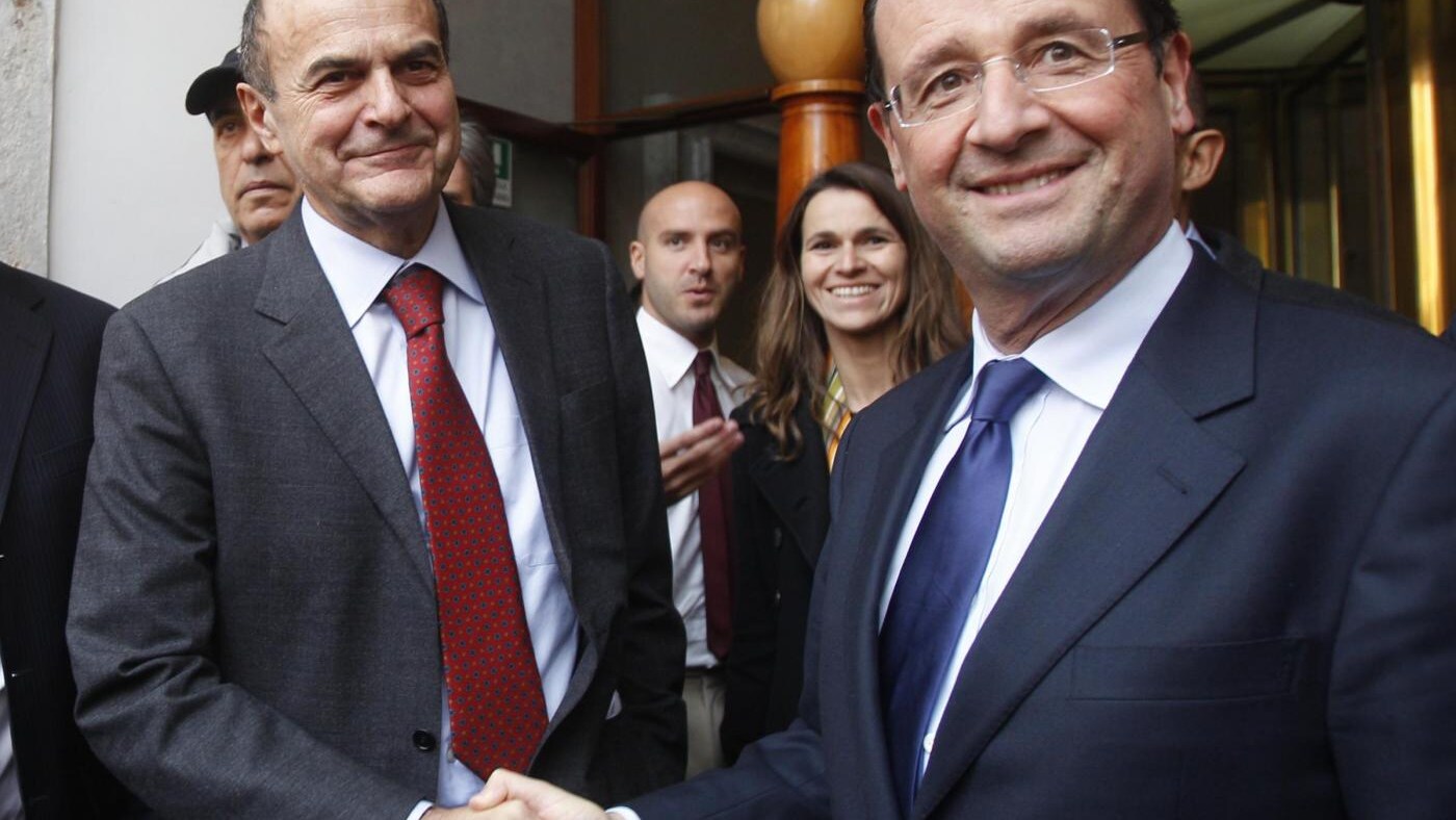 Il leader del Partito Democratico è volato ieri a Parigi per firmare insieme al collega francese e a quello tedesco il nuovo manifesto dei progressisti europei per la rinascita dell'Europa.