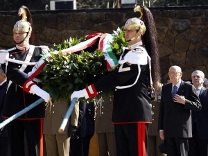 All’indomani dell’identificazione di altre tre vittime della violenza nazista si è celebrata a Roma la cerimonia in ricordo dell’eccidio del 24 marzo 1944. Giorgio Napolitano:”L’Italia non cesserà mai di onorare i martiri delle Fosse Ardeatine”.