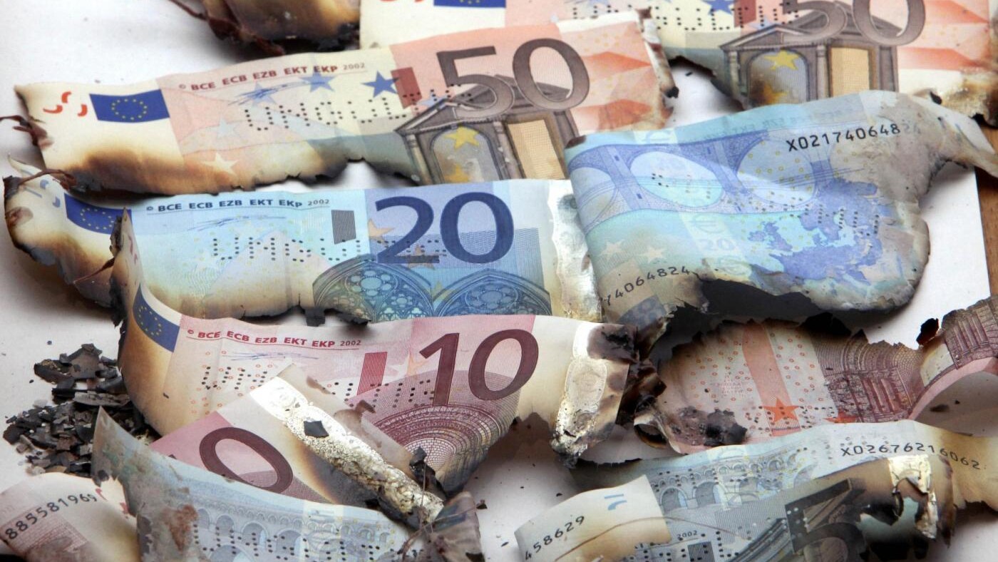 Con gli stipendi di marzo vengono sbloccati i nuovi aumenti Irpef comunali e Regionali previsti dalla manovra Tremonti, i Comuni avranno la possibilità di applicare aliquote differenti che influiranno su stipendi e pensioni a seconda della residenza dei cittadini.