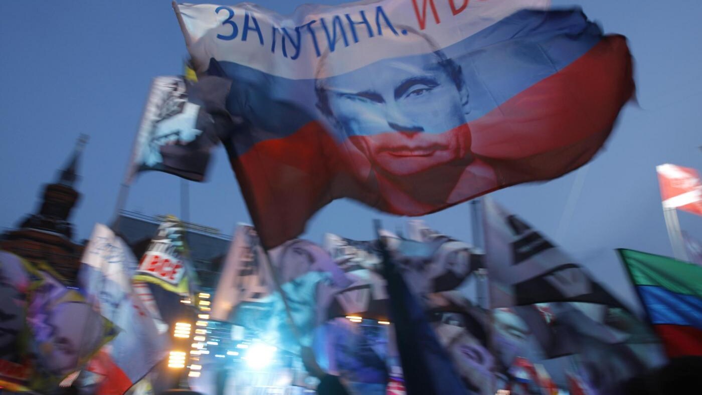 Dopo le proteste di piazza delle opposizioni e i numerosi arresti, Putin ammette le irregolarità nel voto e si dice disposto ad accertare i fatti. Intanto scarcerati i manifestanti arrestati ieri compresi i leader della protesta che annunciano nuove manifestazioni nei prossimi giorni.