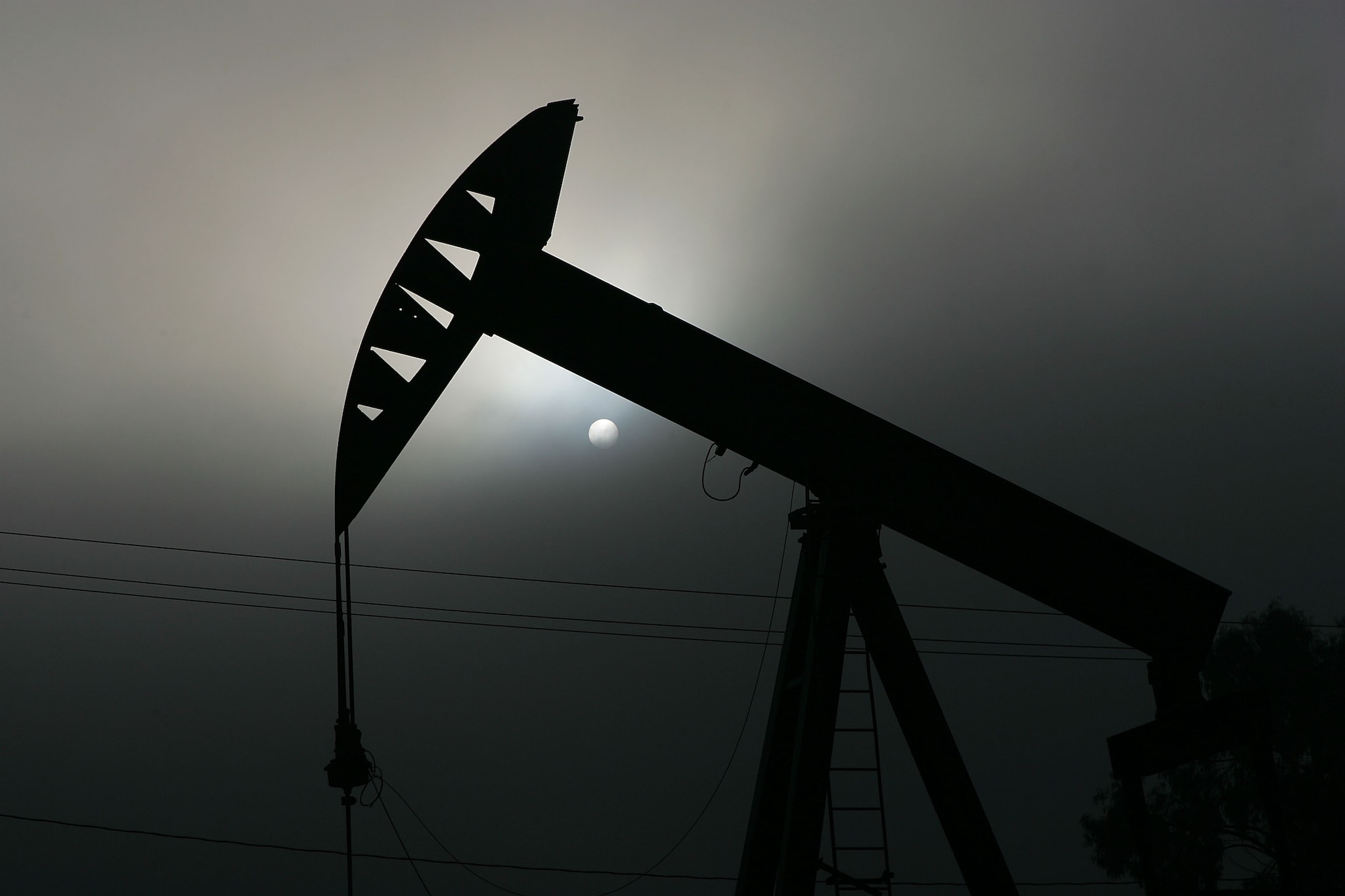L istanza di Permesso di Ricerca in Terraferma presentata dalla Shell nel 2005 dalla Shell Italia e riguardante il territorio di Vallo di Diano ed alcuni comuni limitrofi costituisce sempre più un allarme ed una preoccupazione, non solo per gli abitanti del luogo. Perché ad essere trivellata sarebbe un area pericolosamente vicina a quel gioiello del Mediterraneo che è il Parco del Cilento.