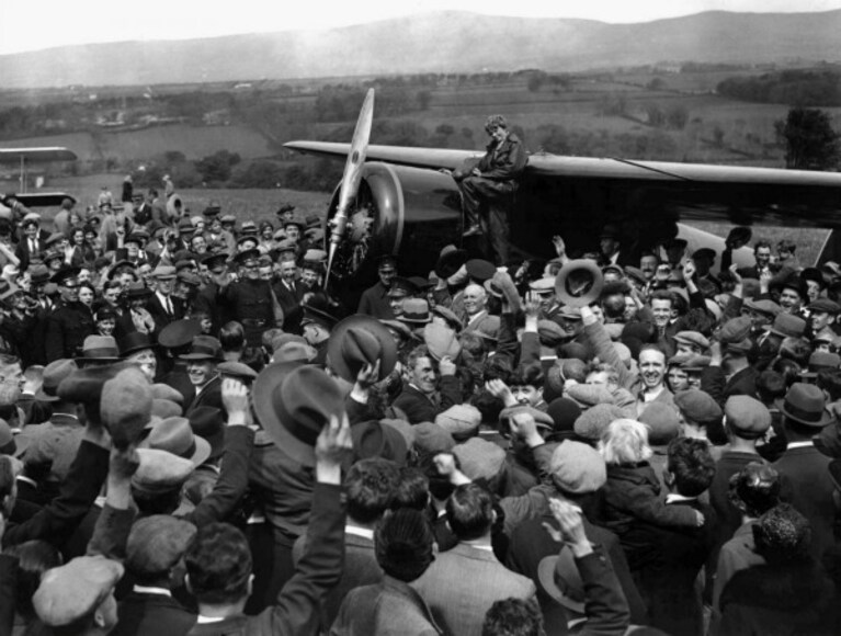 In occasione del 75 anniversario dalla sua misteriosa scomparsa nei cieli che sovrastano l Oceano Pacifico, una nuova spedizione partirà a luglio alla ricerca delle ultime tracce di Amelia Earhart, prima donna della storia che volò sopra l Atlantico, sparita lasciando dietro di sé grande gloria e grandi interrogativi.