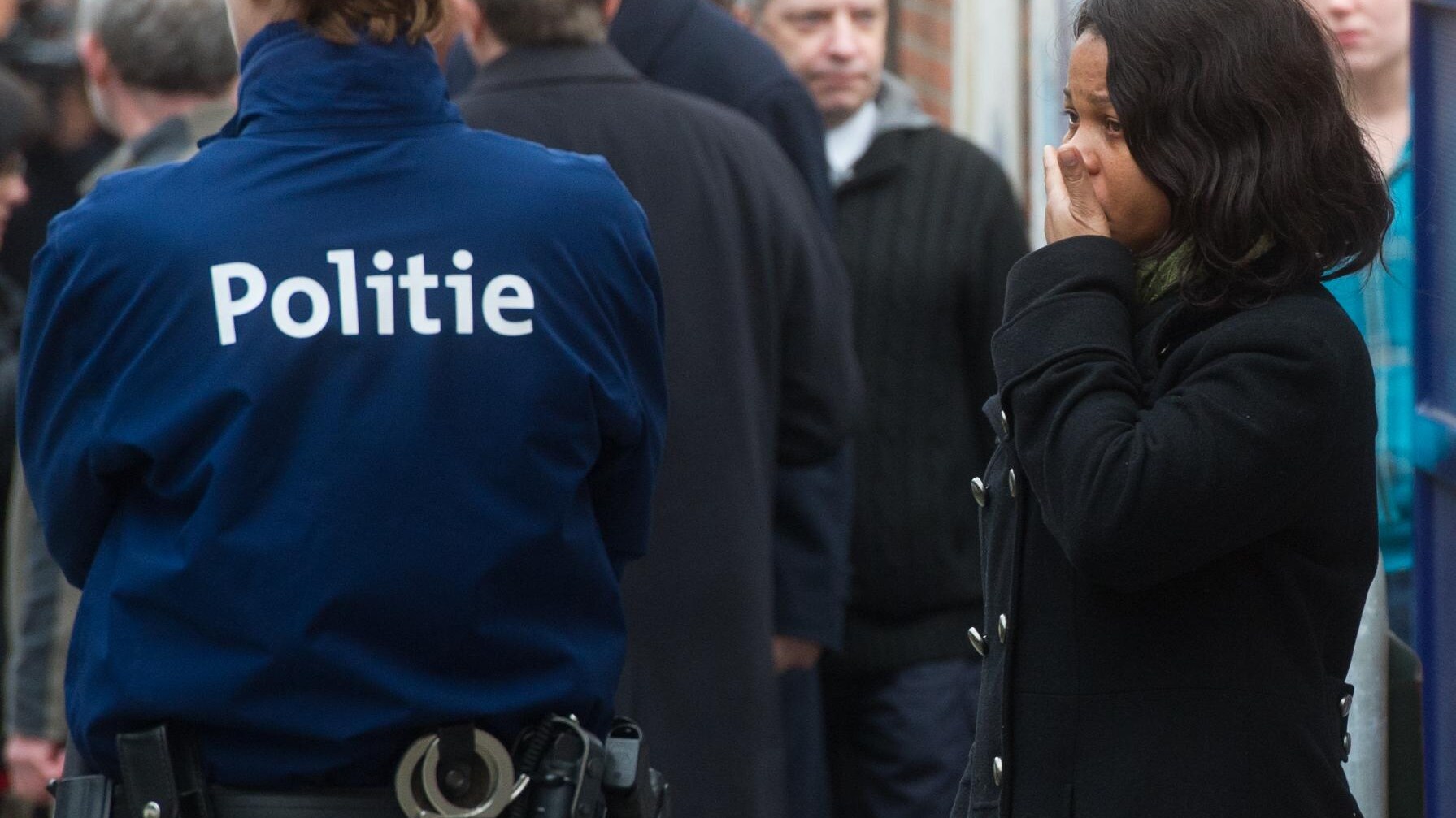 Mentre il Belgio si ferma nel giorno del rimpatrio delle salme, continuano in Svizzera le indagini sulle cause dell’impatto del tunnel di Sierre. Niente alcool nel sangue dell’autista.