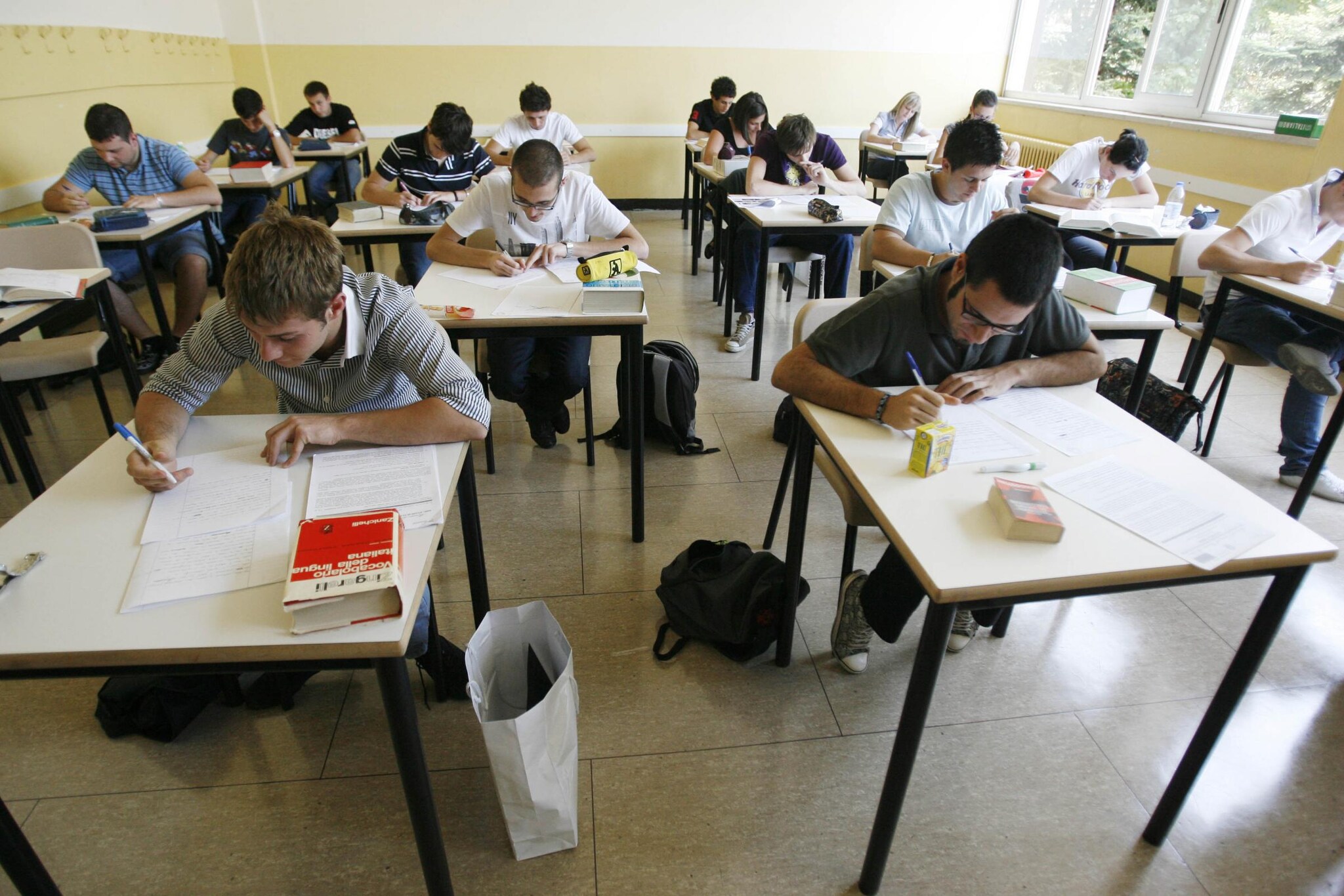 A giugno gli studenti non troveranno il classico plico cartaceo con le tracce d’esame bensì il “plico telematico”. È questo il nuovo progetto del Ministero dell’Istruzione per semplificare e modernizzare la scuola.