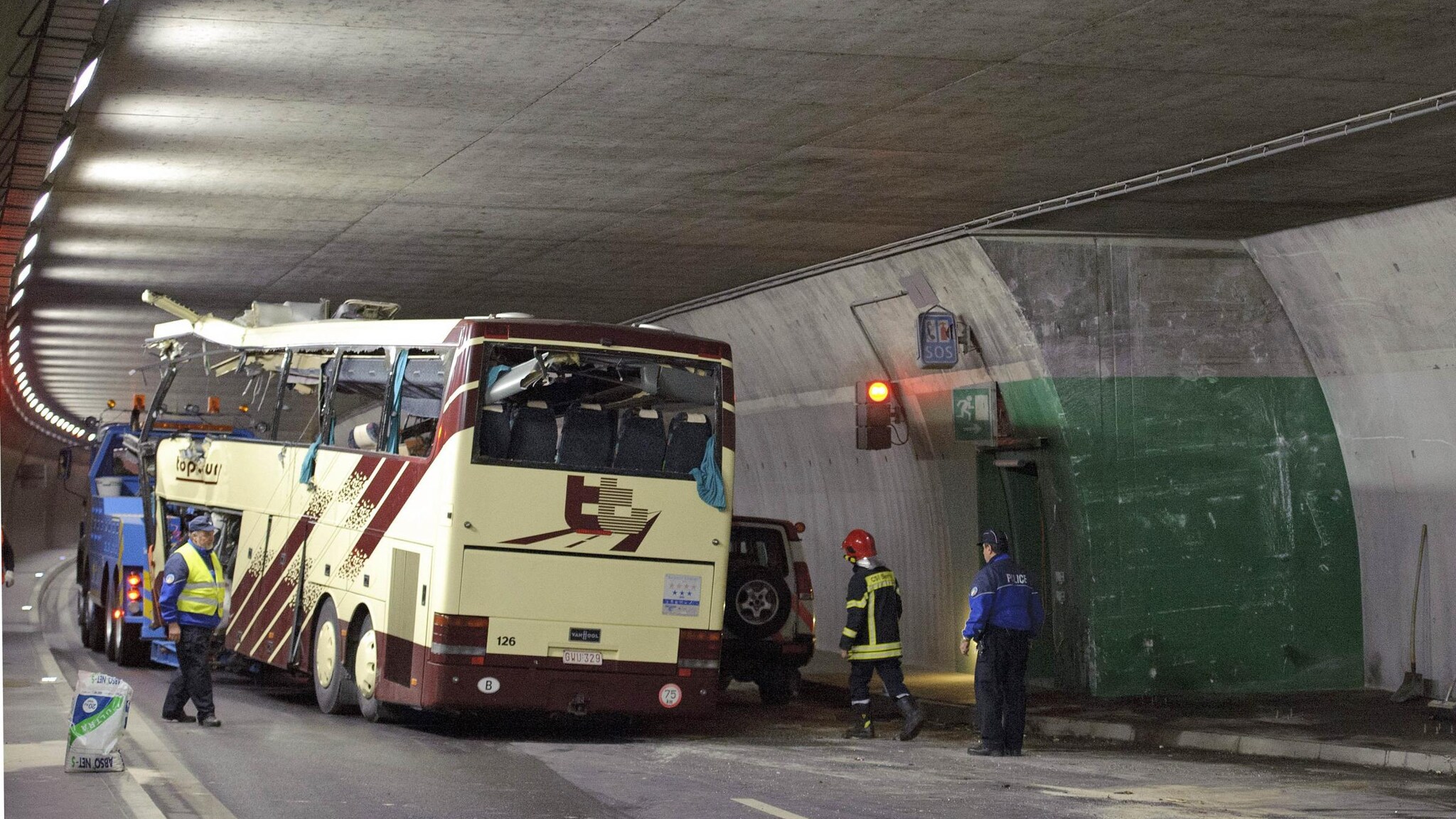 Secondo un quotidiano fiammingo i bambini sopravvissuti alla strage di Sierre avrebbero iniziato a raccontare i dettagli della notte dell’incidente: avrebbero visto un autista distratto da un dvd prima dell’impatto mortale.