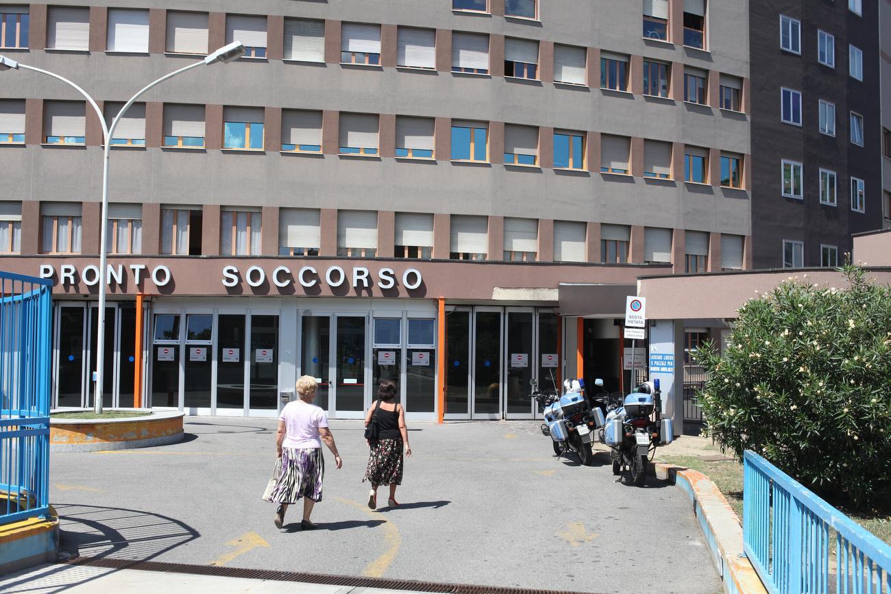 Un rapporto del Censis sui tagli alla sanità pubblica presentato oggi, fotografa un'Italia caratterizzata da un forte squilibrio tra fondi disponibili e necessari e il ricorso crescente dei cittadini a servizi privati a pagamento.