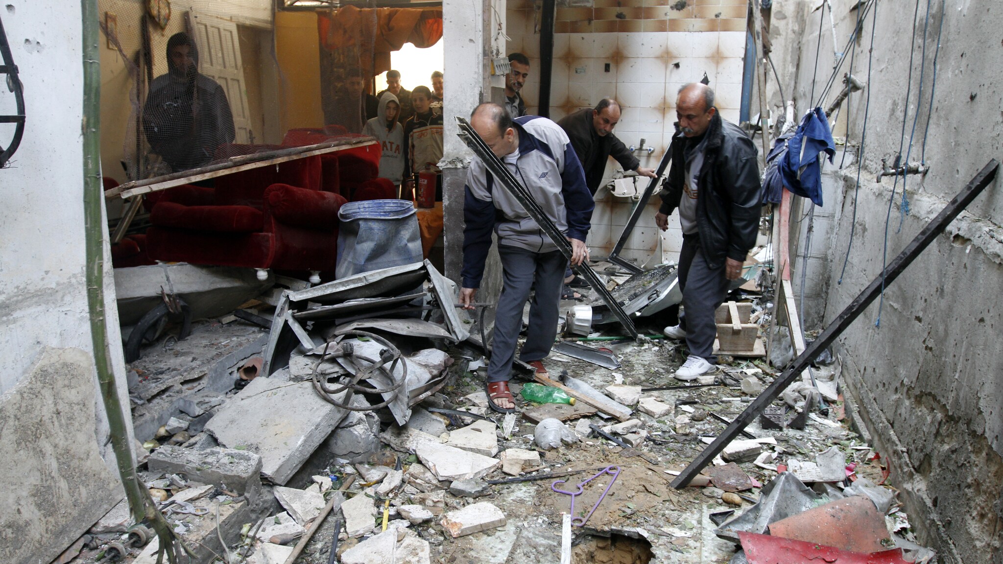 Le violenze a partire dalla giornata di ieri e durante le quali sono morti anche il leader dei Comitati di Resistenza Popolare, Zuhir al Qaisi e un altro collaboratore. Su Israele sono stati lanciati almeno 80 missili, la tensione resta alta.