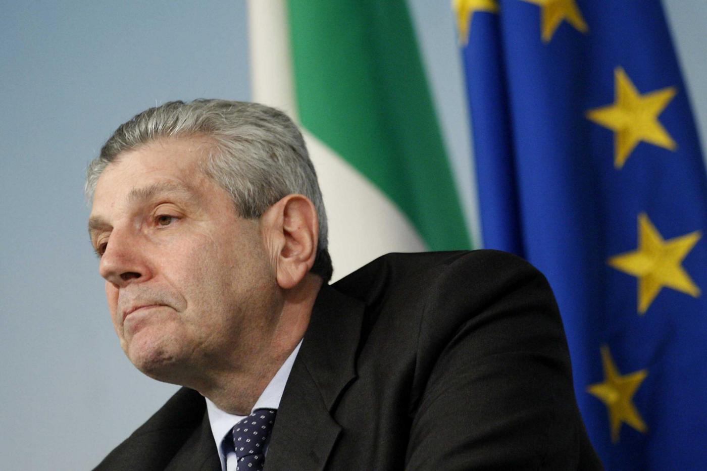 Il Consiglio dei Ministri ha varato oggi il disegno di legge delega sulla riforma della Difesa che prevede una diminuzione delle spese militari attraverso una razionalizzazione dei costi e tagli al personale.