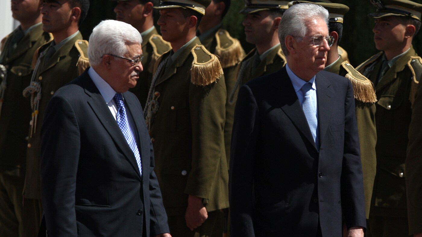 Nel suo giro di visite in Medioriente il Premier oggi incontra i vertici israeliani e Palestinesi auspicando che i problemi tra i due Paesi si risolvano al più presto con la costituzione di due Stati indipendenti.