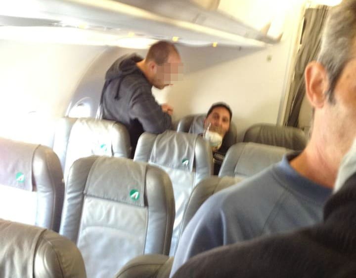 Cosi si espelle un tunisino. La foto  denuncia di una normale operazione&quot;di polizia