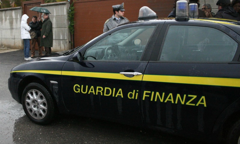 L’inchiesta della Procura di Milano sulla Fondazione Maugeri dalla quale sarebbero stati distratti fondi per 56 milioni di euro. In manette, tra gli altri, l’ex assessore Antonio Simone e Pierangelo Daccò, già detenuto per lo scandalo del San Raffaele.
