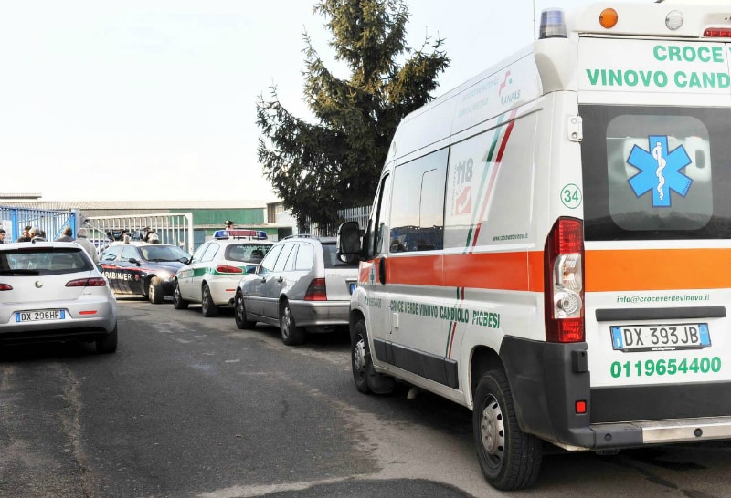 Siamo a Gela, in provincia di Caltanissetta, dove una donna di 78 anni, dopo aver subito un taglio di 200 euro alla sua pensione, ha deciso di suicidarsi lanciandosi dal quarto piano della sua abitazione.