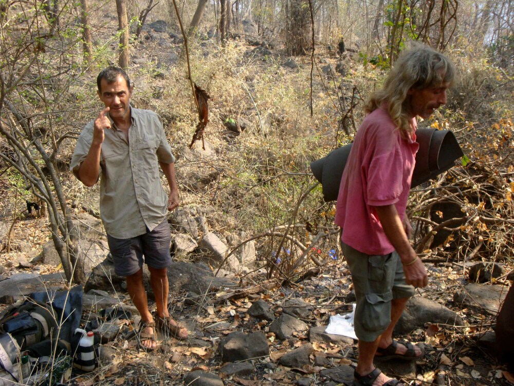 Al termine dei colloqui del pomeriggio è stato lanciato un appello per la liberazione degli ostaggi, Bosusco e il deputato dell’Orissa. Il governo, pronto a soddisfare le richieste di Panda, definisce “scorretto” il comportamento dei maoisti.