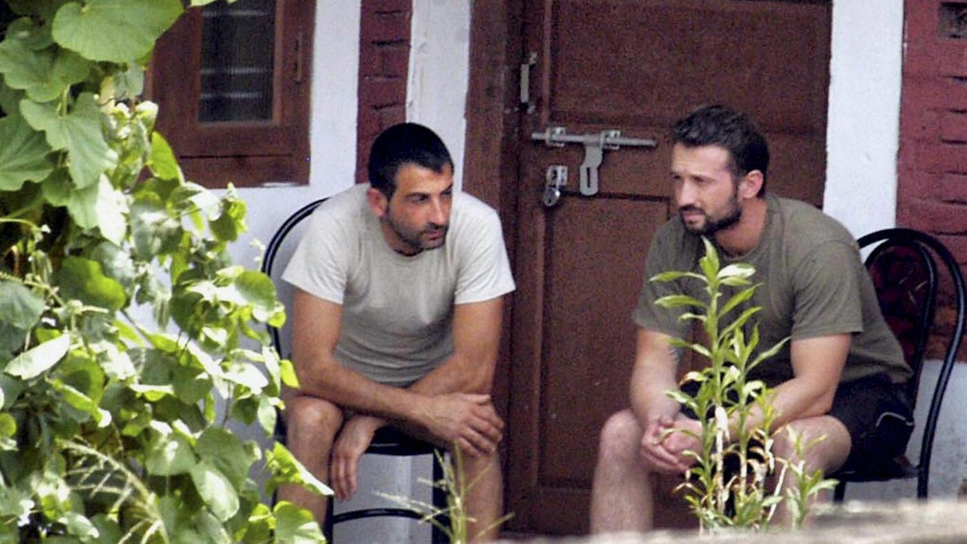 Salvatore Girone e Massimiliano Latorre scortati di nuovo in prigione