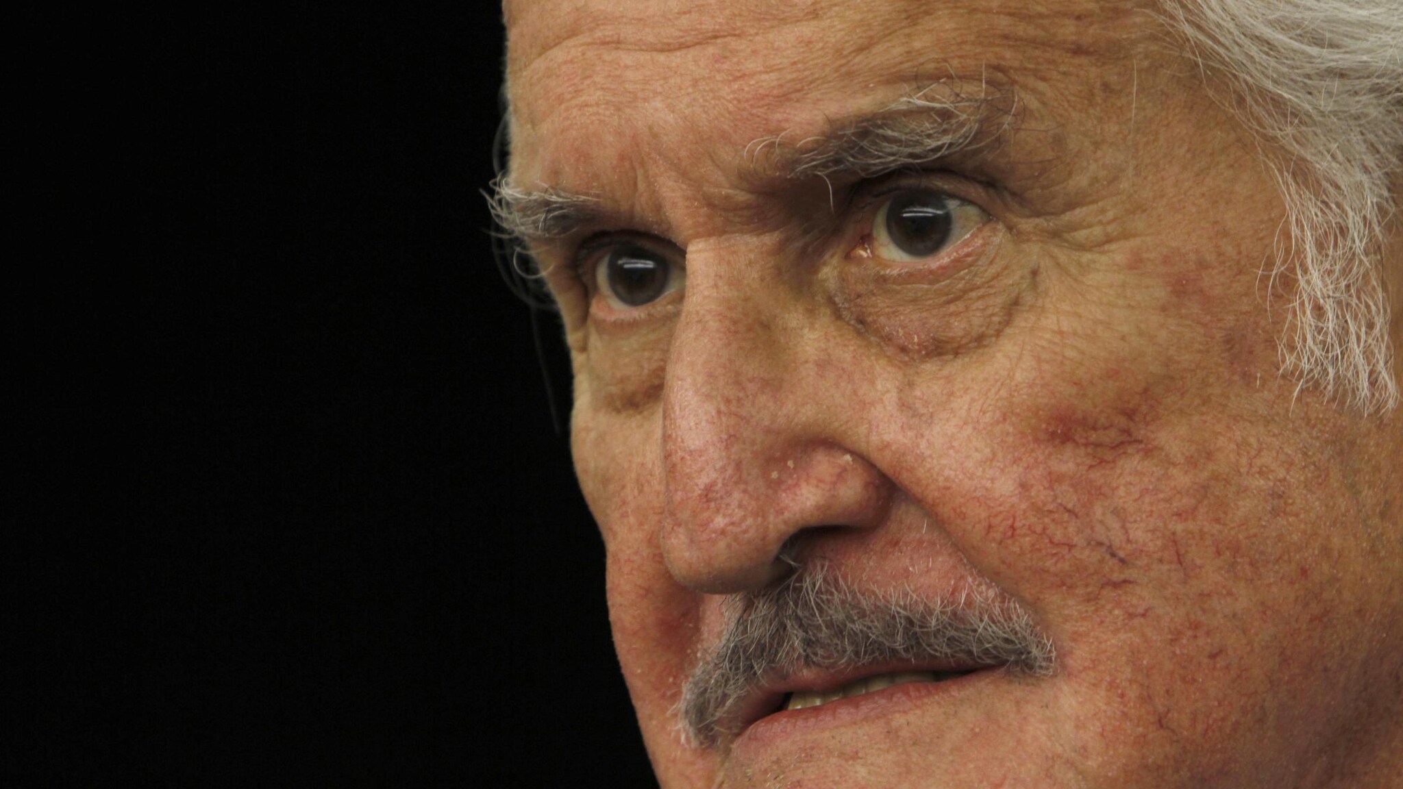 Soffriva di cuore già da tempo e si è spento in ospedale a 83 anni. È stato il presidente Calderon a dare l’annuncio al Paese della morte di Fuentes, considerato tra i maggiori esponenti della letteratura in lingua spagnola.