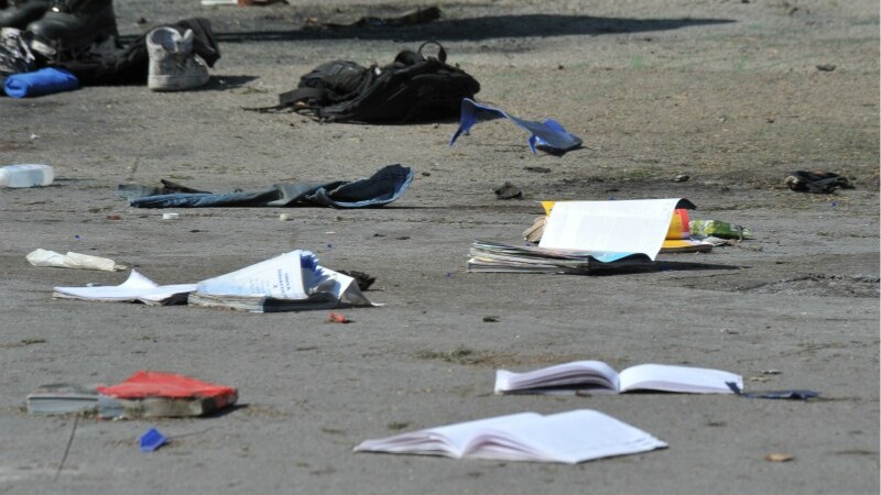 Brindisi non deve essere un simbolo, proprio perché ora non possiamo aver paura. Oggi siamo incazzati e non abbasseremo lo sguardo.