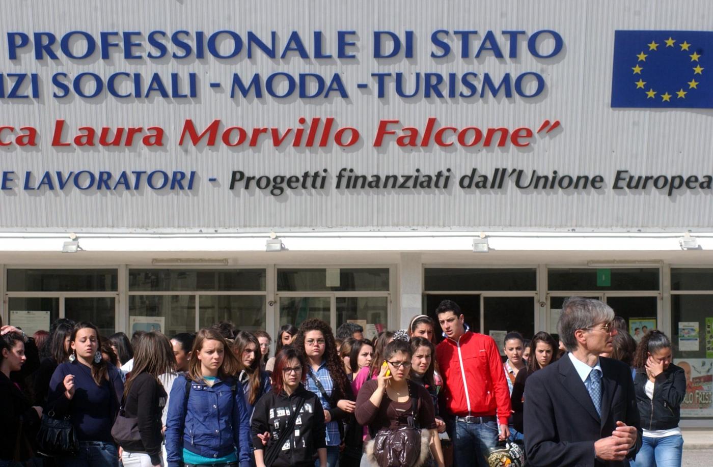&quot;Io no ho paura&quot;, studenti in corteo a Brindisi per ricordare Melissa