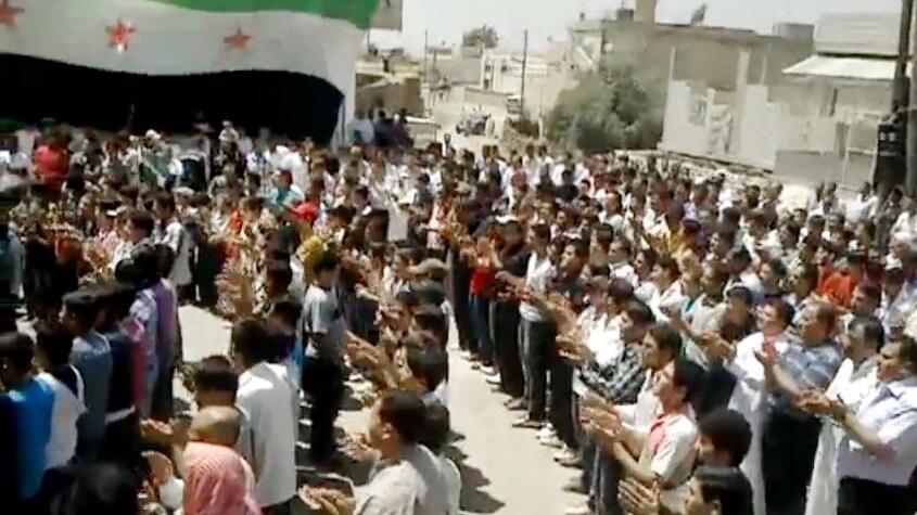 La strage ieri nella provincia di Homs: secondo quanto denunciato dal Consiglio nazionale siriano sarebbero state massacrate intere famiglie, un bilancio confermato dall’Osservatorio siriano per i diritti umani.