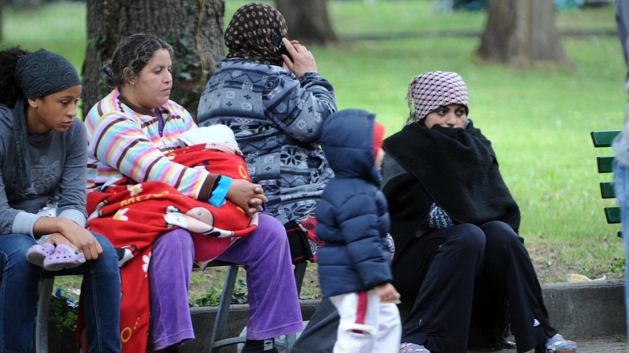 In Emilia Romagna il terremoto ha distrutto interi Comuni e sono circa 14000 le persone costrette fuori dalle proprie case. Sms, raccolta fondi, ospitalità e servizi di prima necessità: come è possibile contribuire alla raccolta fondi per le zone colpite dal sisma.